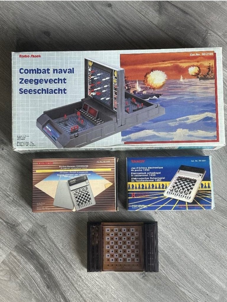 4 Bordspellen VINTAGE TANDY 1980 nieuw & compleet - 70€, Hobby en Vrije tijd, Gezelschapsspellen | Bordspellen, Ophalen, Een of twee spelers