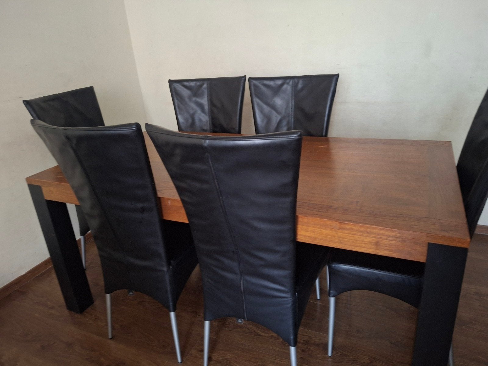 Tabe a salle a manger  + 6 chaises  en cuires       1m80/90, Maison & Meubles