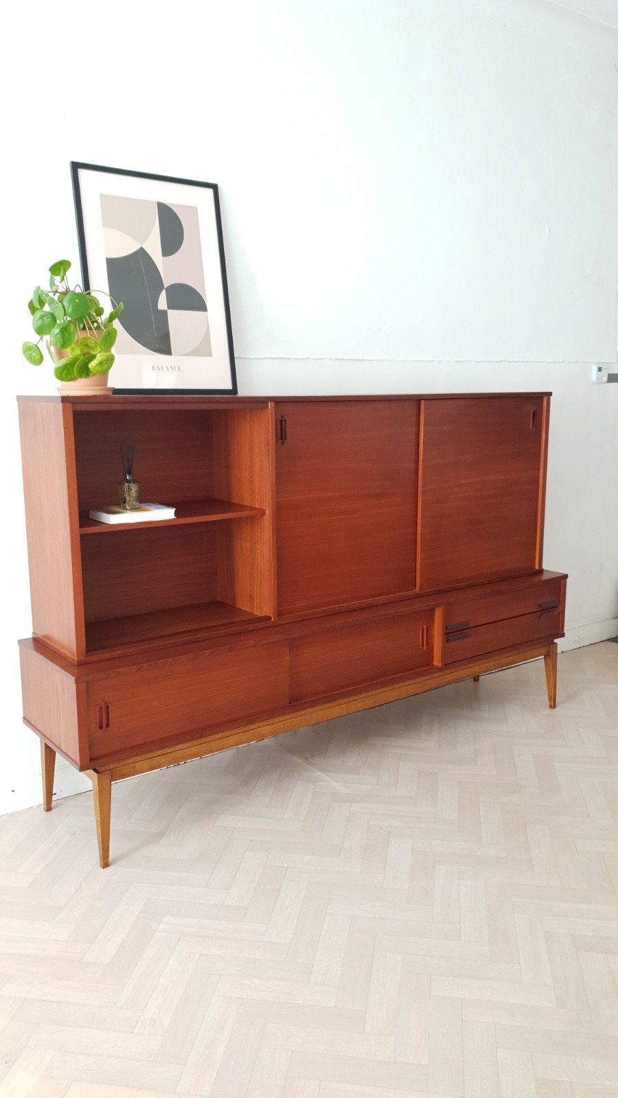 Vintage teak highboard – mid-century dressoirkast, Huis en Inrichting, Ophalen