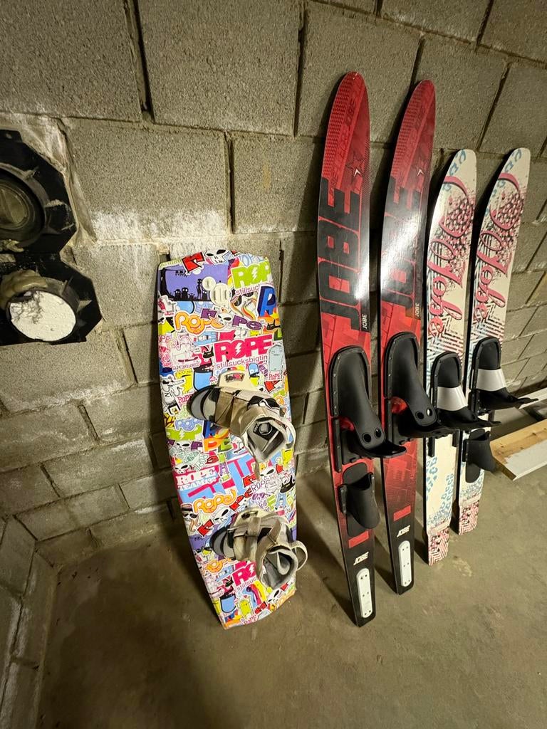 2 paar Waterski’s en 1 wakeboard, Ophalen, Gebruikt, Waterski's, Met skitouw