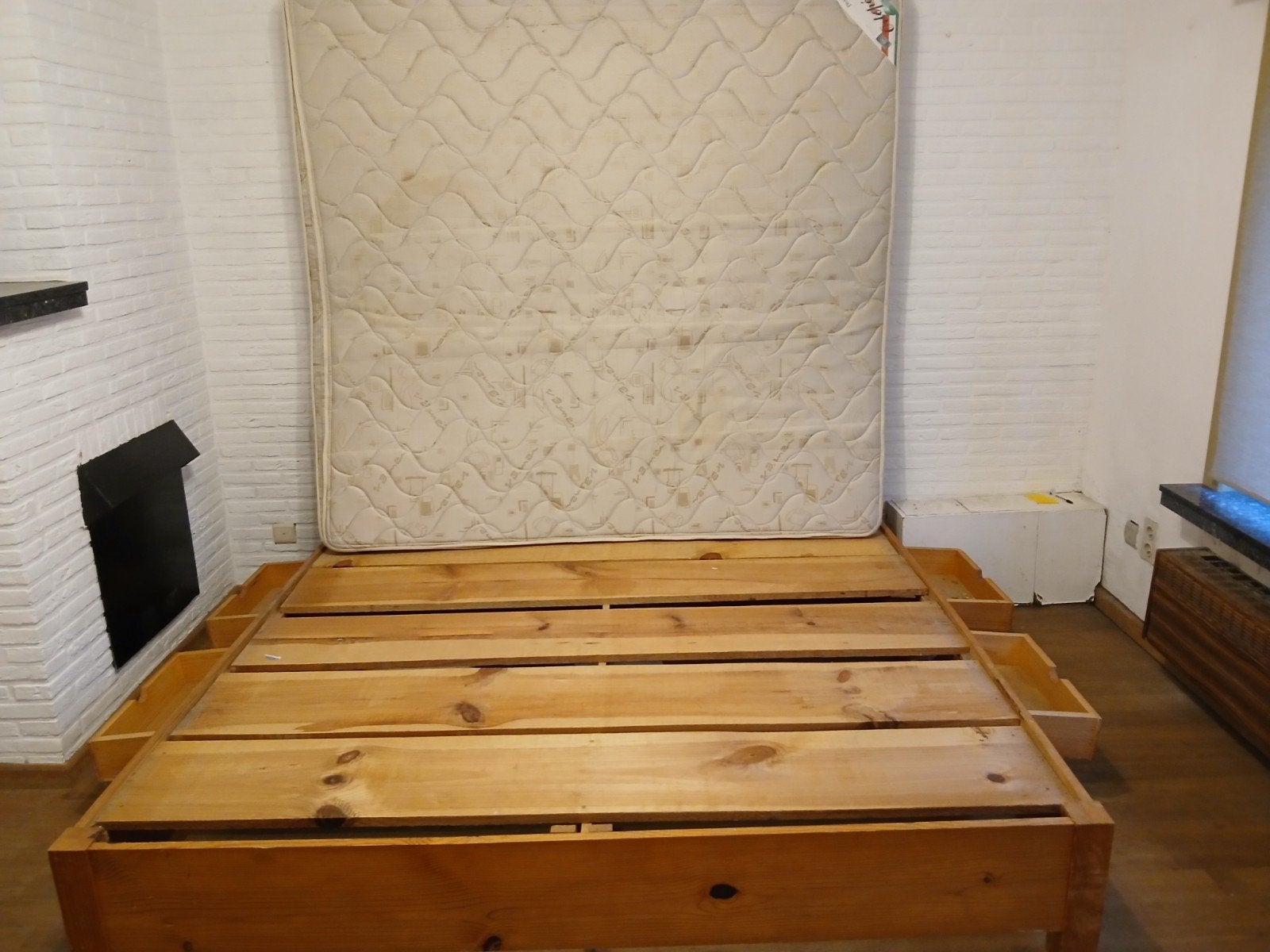 bed met matras, 205 x 200., Ophalen