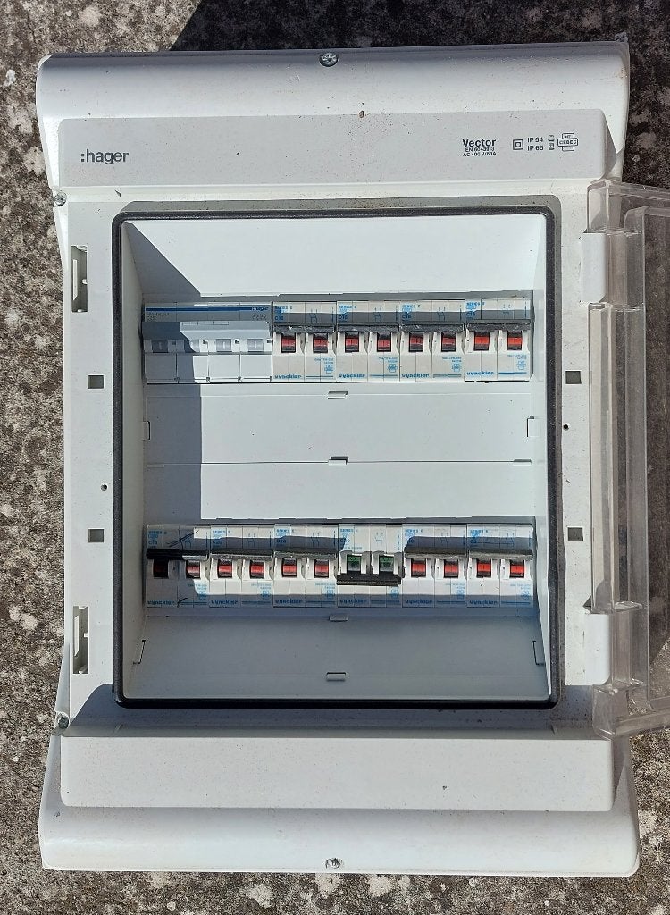Coffret électrique Hager Vector IP 54 / 65 + 11 disjoncters, Enlèvement ou Envoi, Utilisé, Hager