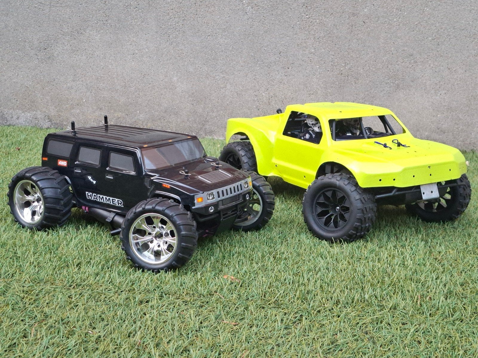 2x RC Nitro Offroad 1/10 + 1/8, Hobby & Loisirs créatifs, Enlèvement, Nitro