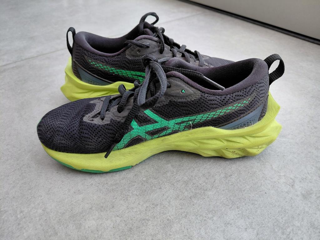 Asics loopschoenen maatje 33,5, Sport en Fitness, Ophalen, Hardloopschoenen, Zo goed als nieuw, Hardlopen