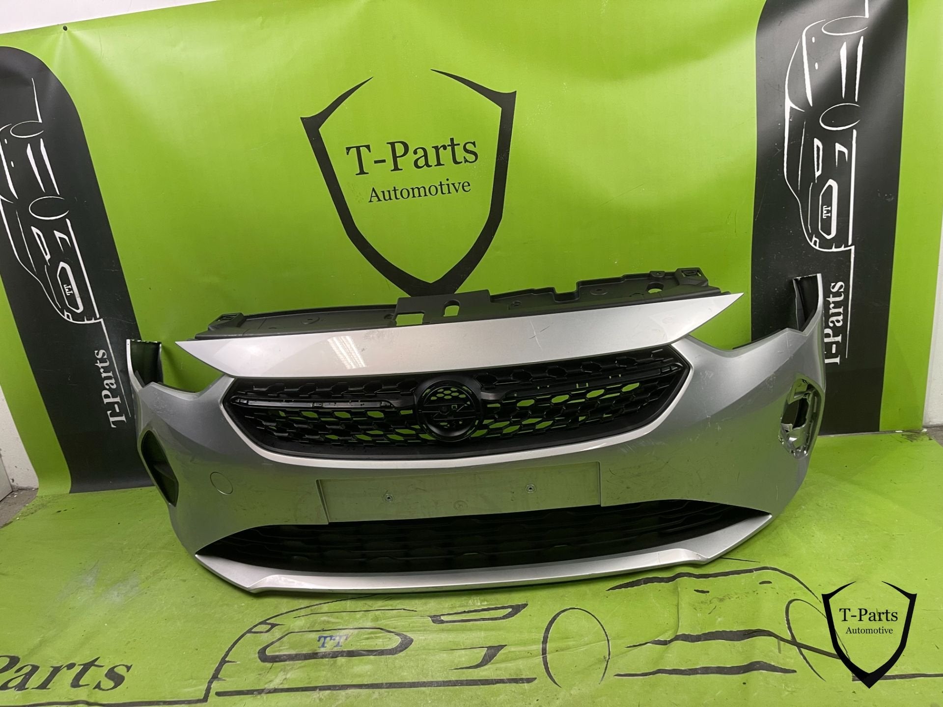opel corsa f voorbumper bumper rooster grill, Info@fabrikant.eu, Opel, Bumper, Fabrikantstraat 1
1000 AA  Amsterdam