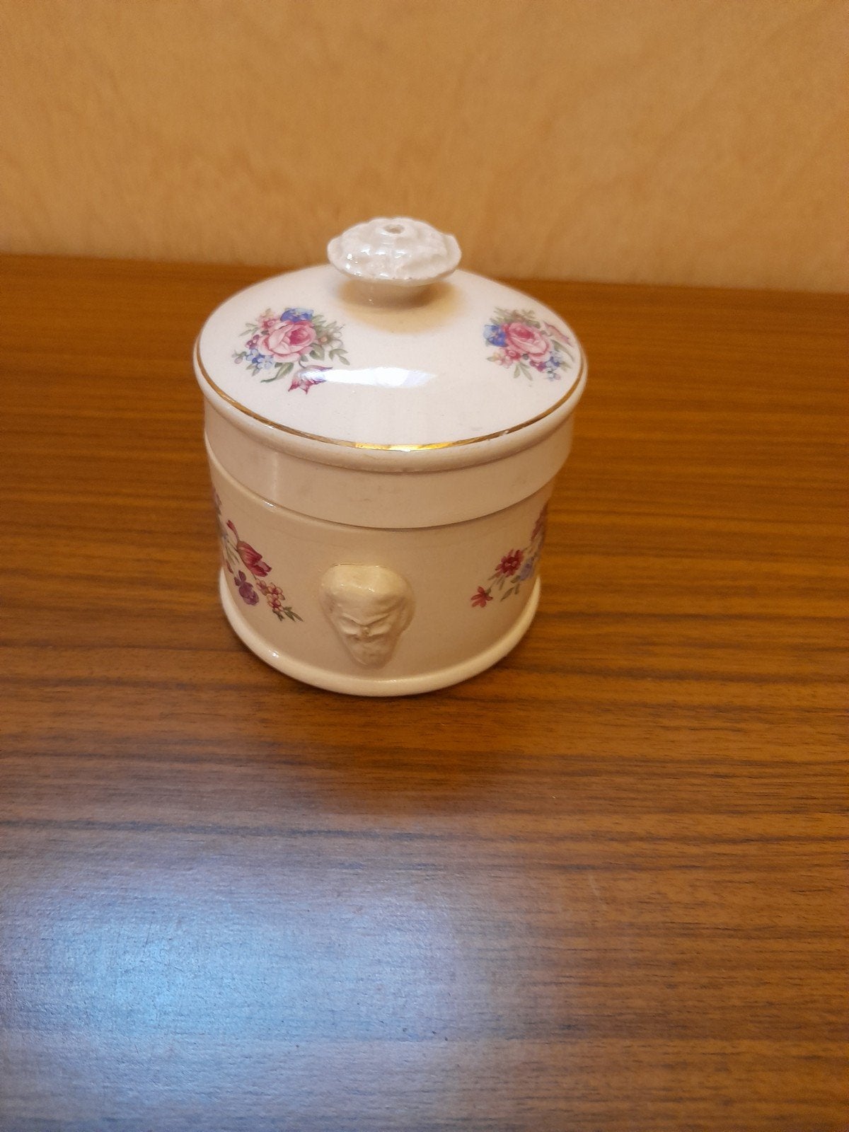 Ancien pot à couvercle fleuri sarreguemines faience, Enlèvement
