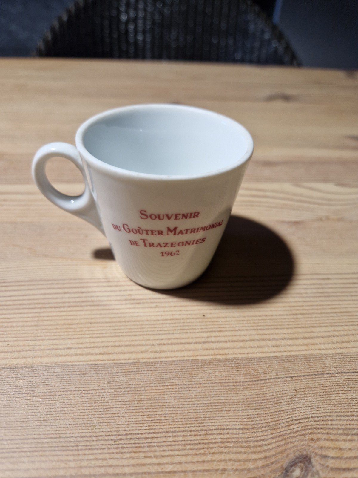 Tasse souvenir du goûter matrimonial de Trazegnies 1962, Antiquités & Art, Enlèvement ou Envoi
