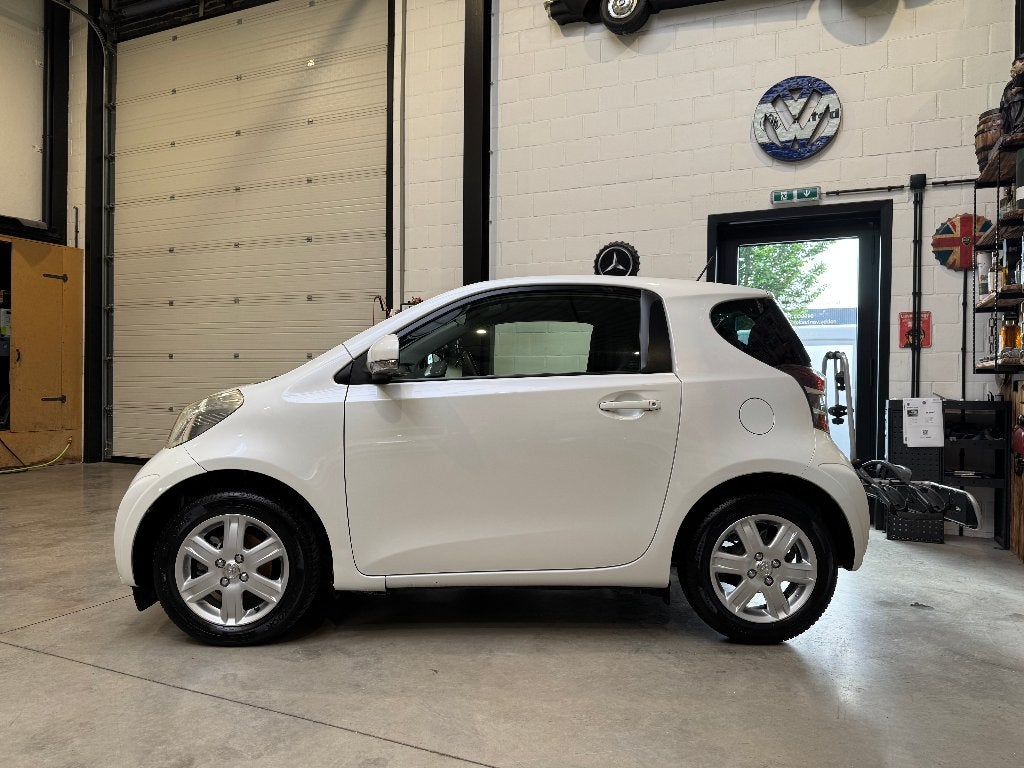 TOYOTA IQ 1.0 BENZINE - 93.000KM - TOPSTAAT - GARANTIE -, Stof, 50 kW, Zwart, Wit