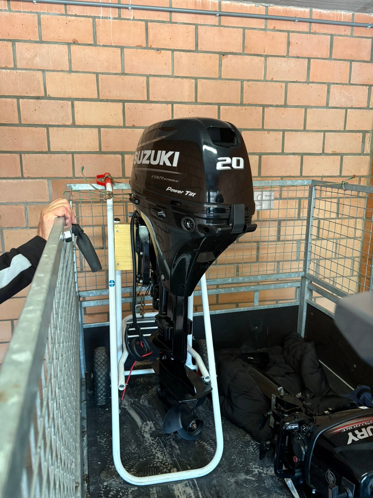 NIEUWE Suzuki DF20A 20PK 4-takt Power Tilt – 0 vaaruren, Watersport en Boten, Ophalen, Buitenboordmotor