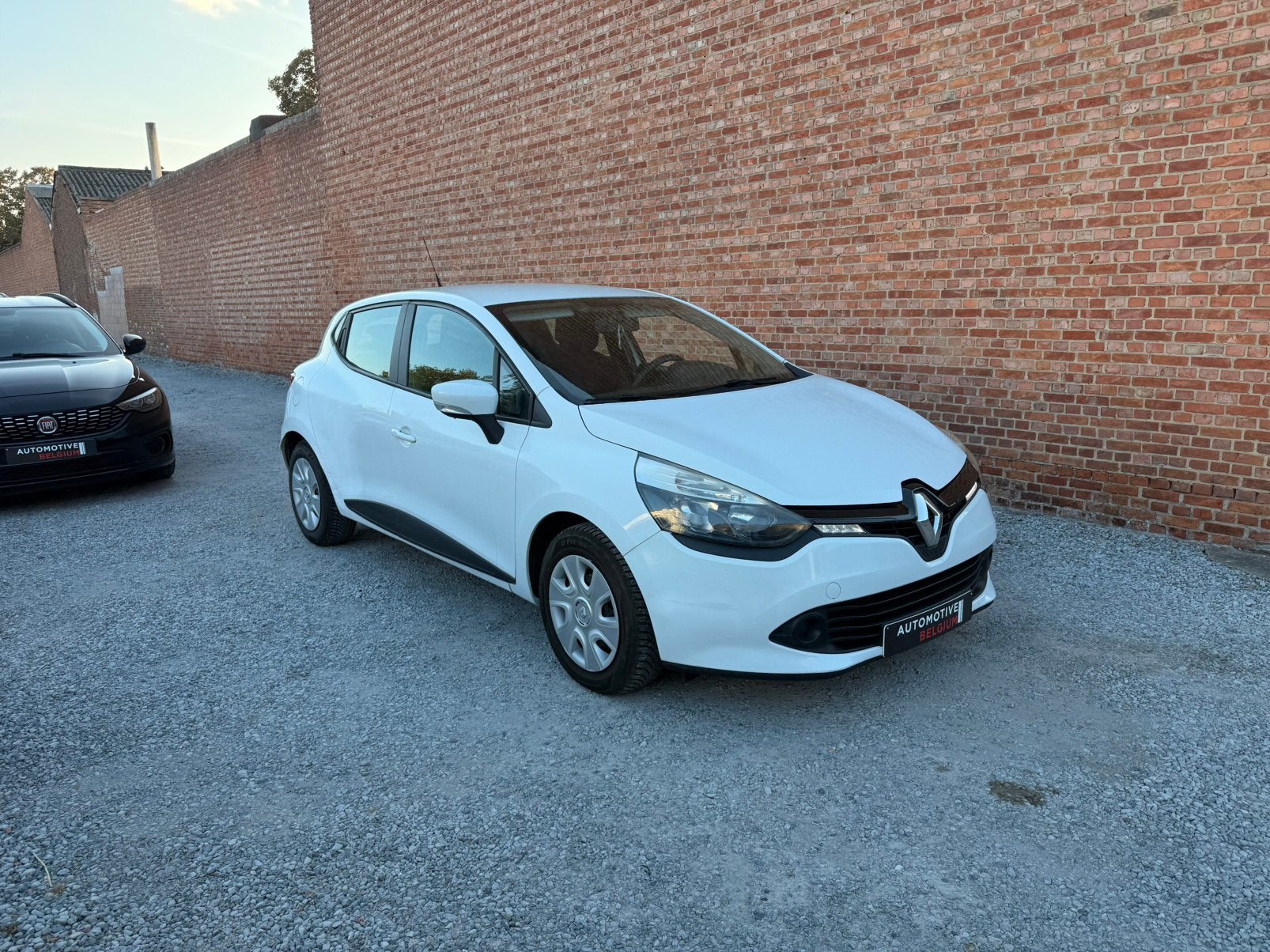 Renault Clio 12/2015 Benzine Euro 6b, Auto's, Stof, 1198 cc, Wit, Bedrijf