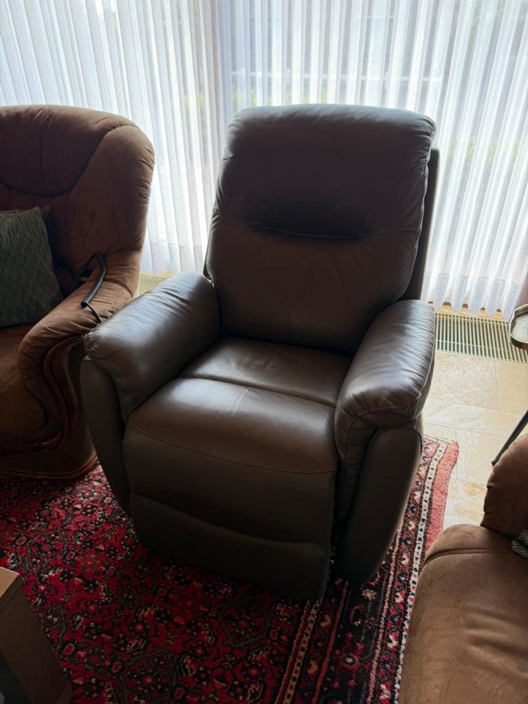 Elektrisch bediende lederen relax zetel in uitstekende staat, Huis en Inrichting, Ophalen, Zo goed als nieuw, Traditioneel, 75 tot 100 cm