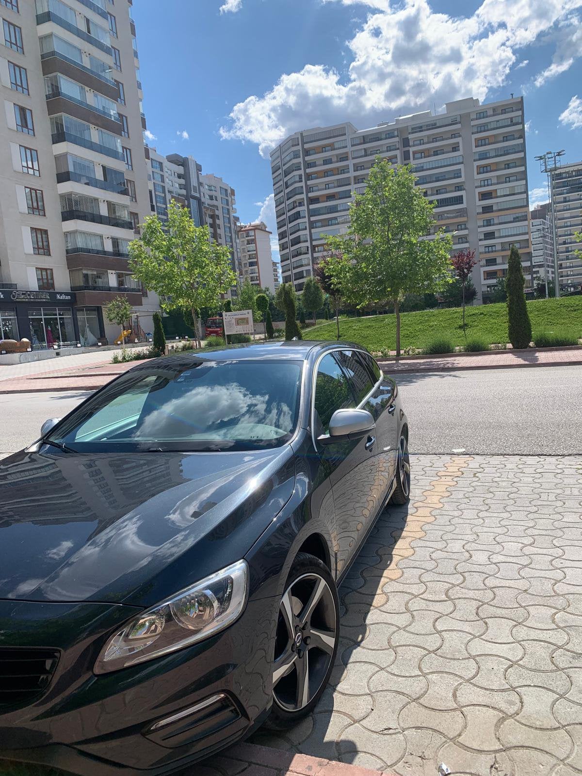 Volvo V60 R-Design D3 150pk 2000cc full options, Auto's, Voorwielaandrijving, Navigatiesysteem, V60, 5 deurs