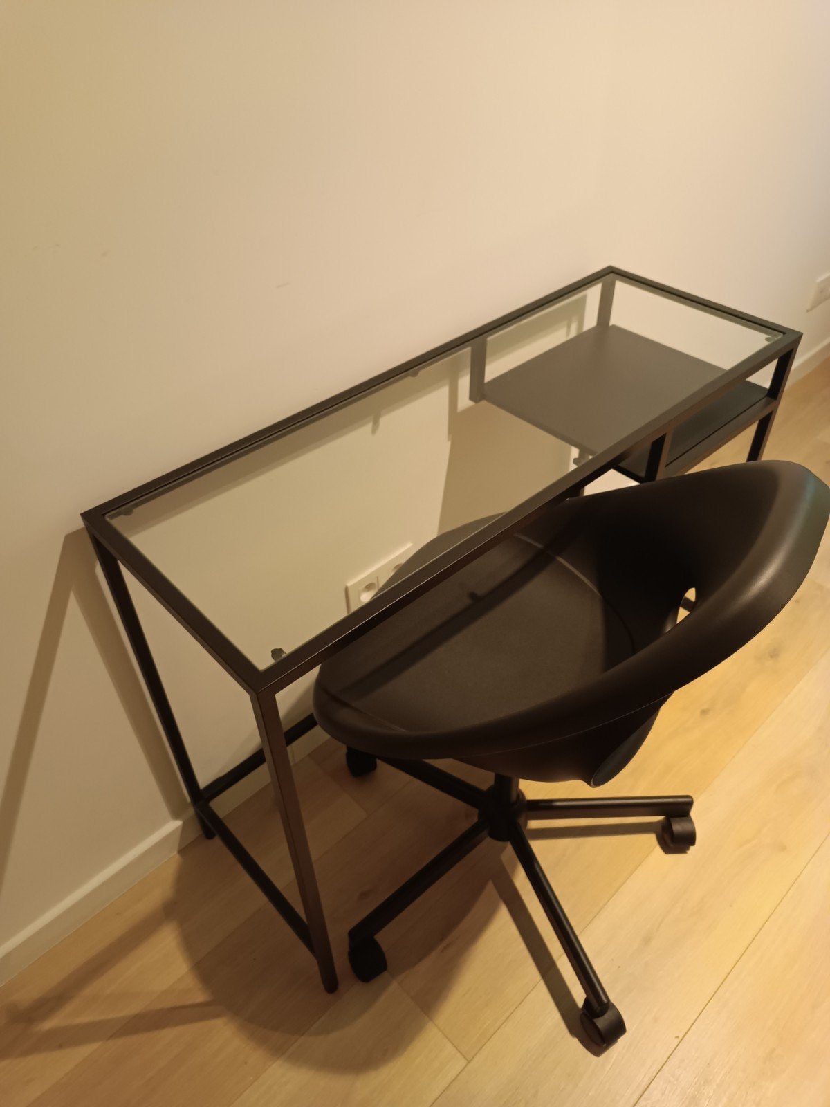 Bureau IKEA VITTSJÖ avec chaise de bureau (noir/verre) - Nea, Enlèvement