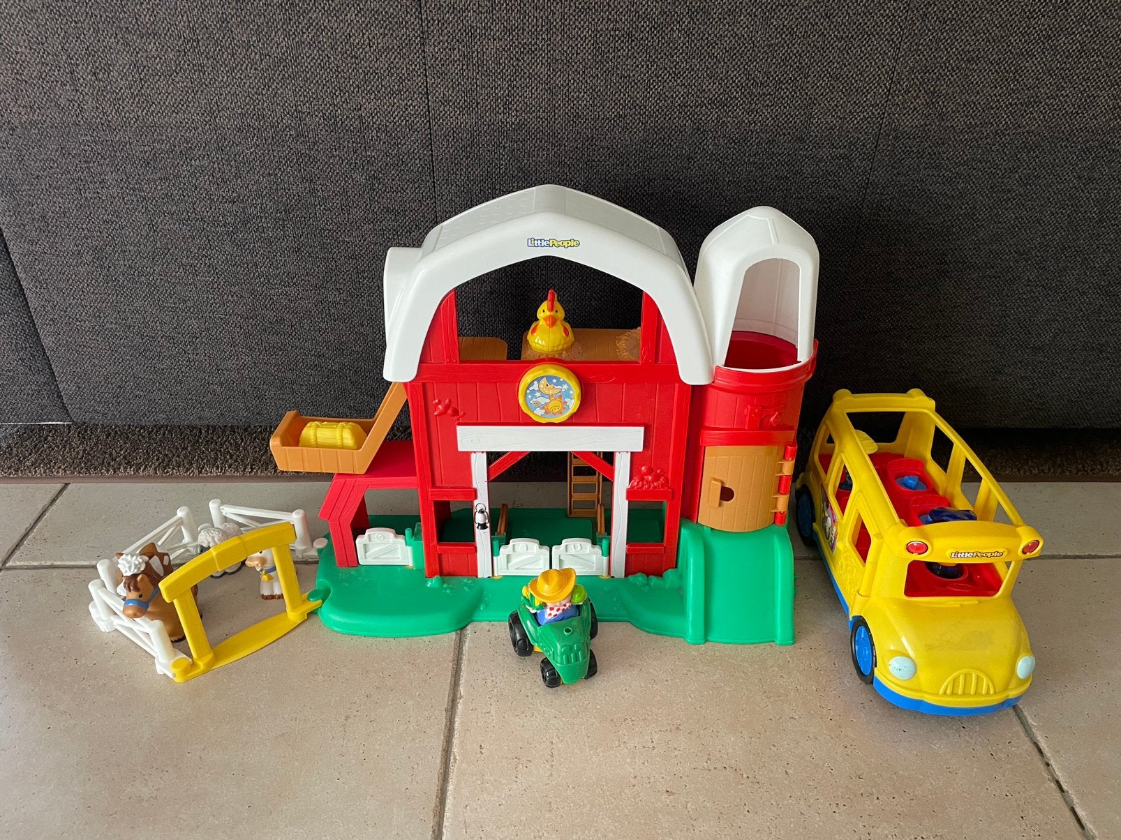 Fisher price little people: boerderij en bus, Kinderen en Baby's, Speelgoed | Fisher-Price, Ophalen, Zo goed als nieuw