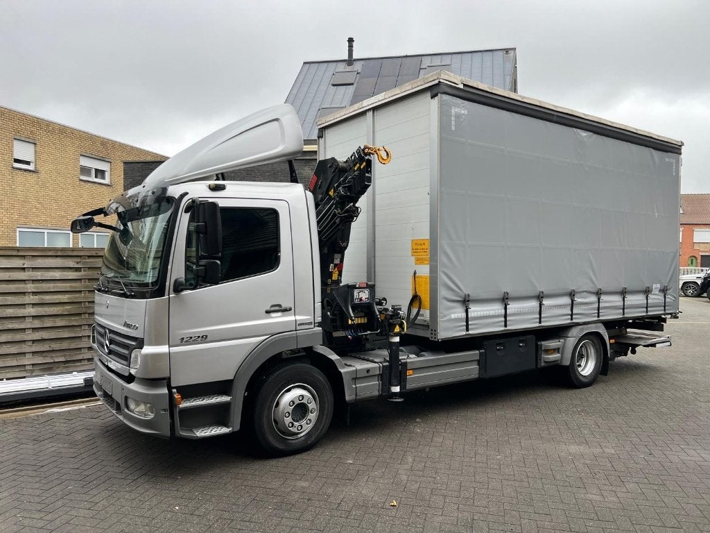 Mercedes Atego 1229 (laadbrug + kraan HIAB), Auto's, Euro 5, Stof, Bedrijf, 2 zetels