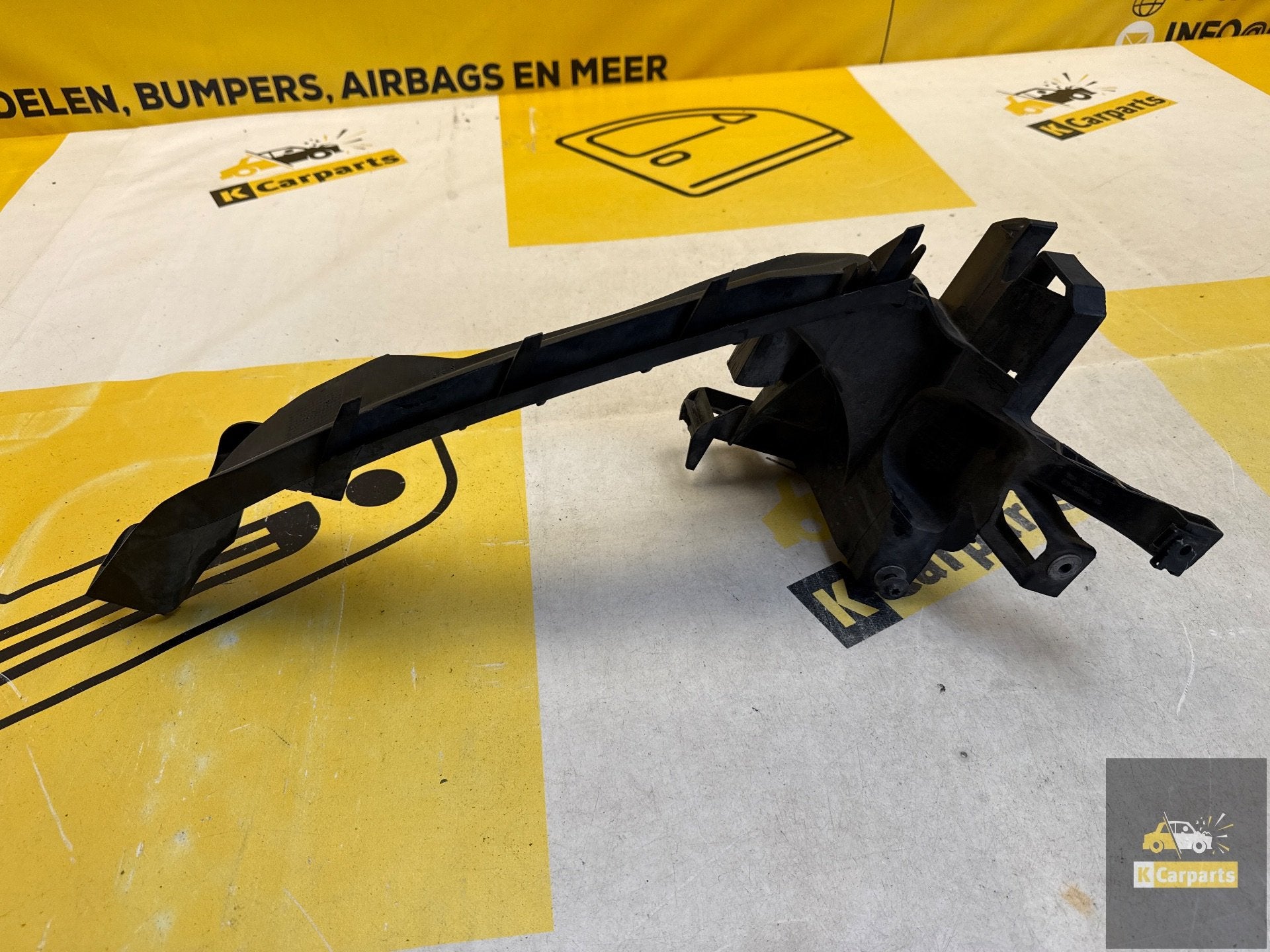 Support de phare gauche Audi Q5 80A805607, AUDI AG, Auto-Union-Strasse 1
85045  Ingolstadt, DE, Audi, Utilisé