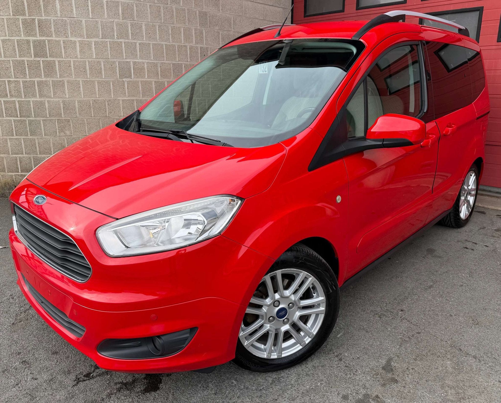 Ford Tourneo Courier 1.0 EcoBoost Titanium + CLIM + CARNET +, Rouge, Achat, 998 cm³, Euro 6