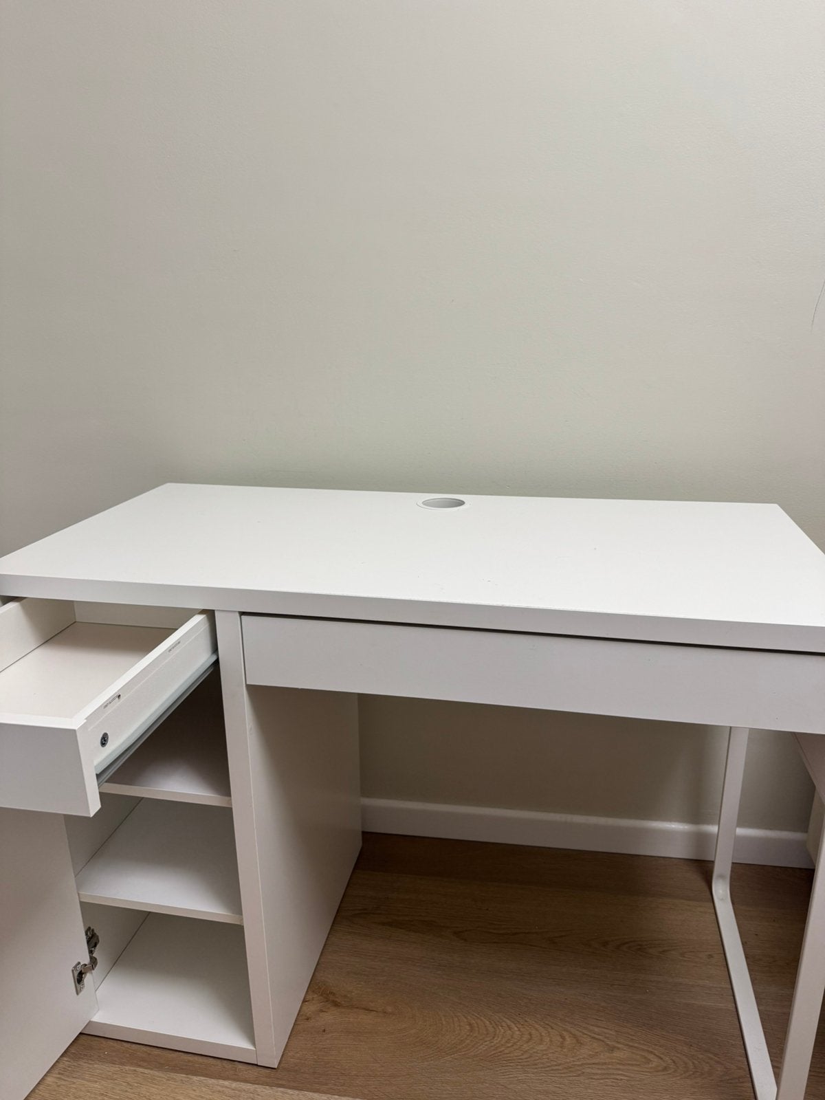 Bureau IKEA MICKE avec l’élément complémentaire haut, Maison & Meubles, Scandinave, 105 cm, 50 cm, Enlèvement