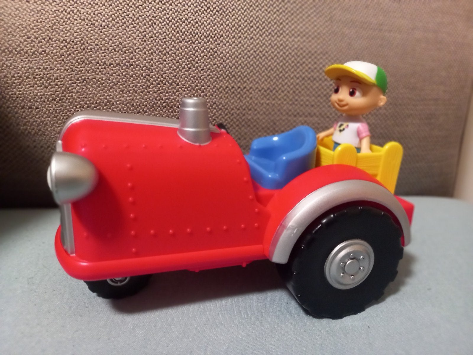 Cocomelon Muzikale Tractor, Ophalen