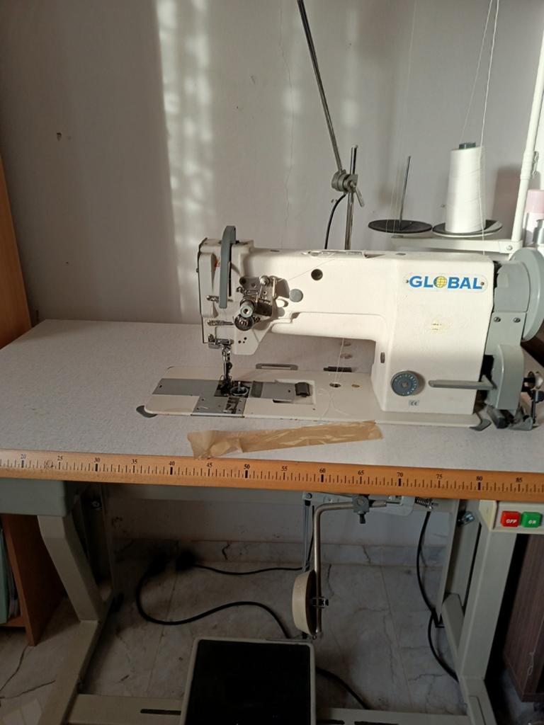 Naaimachine voor dikke stoffen en leer, Enlèvement, Machine à coudre