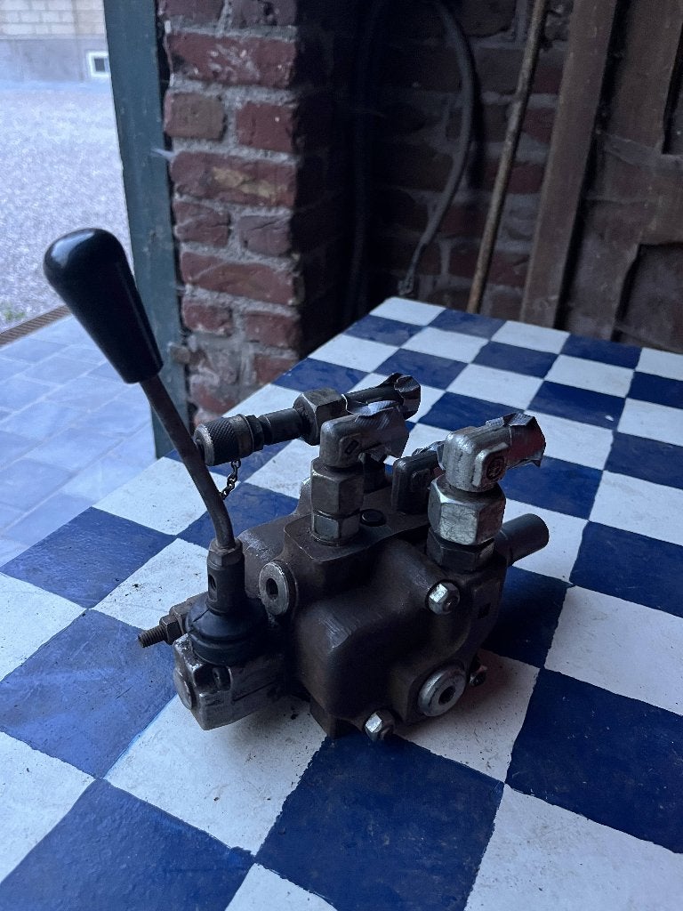 Distributeur hydraulique double effet, Articles professionnels, Enlèvement