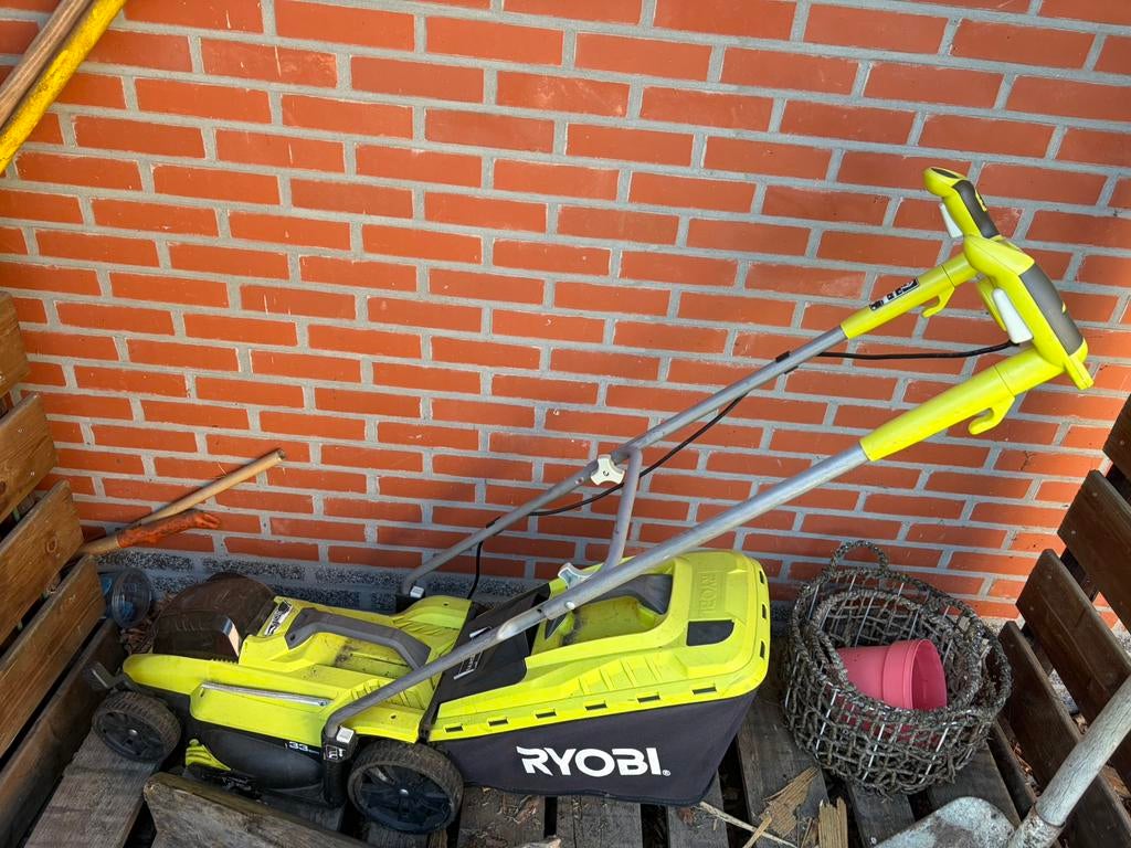 Ryobi grasmaaier op accu, Tuin en Terras, Ophalen, Gebruikt, Accu-grasmaaier