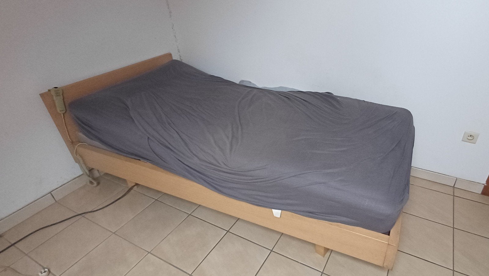 elektrische 1persoonsbed Gratis, Huis en Inrichting, Ophalen, Gebruikt, Eenpersoons, Beige