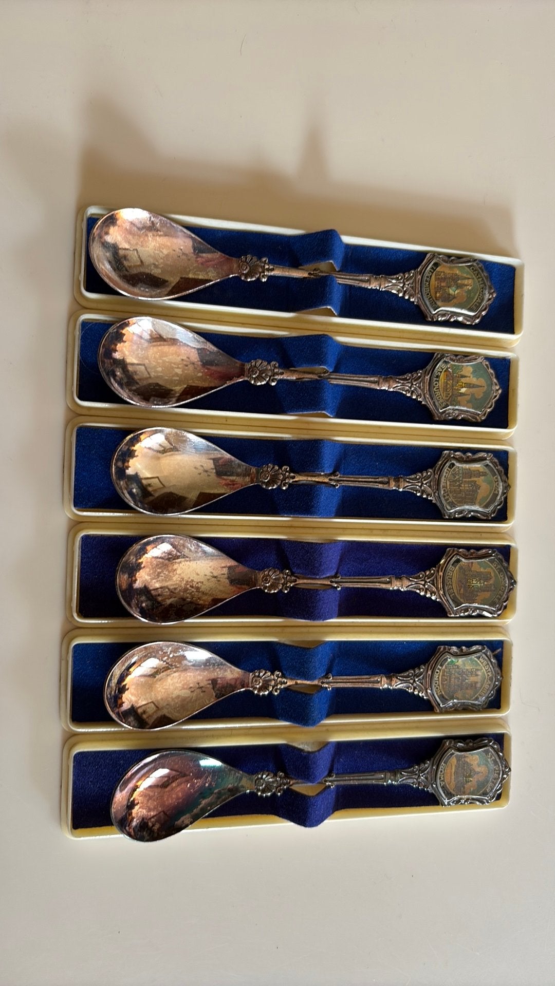 6 vintage verzilverde souvenirslepels in doos, Ophalen of Verzenden