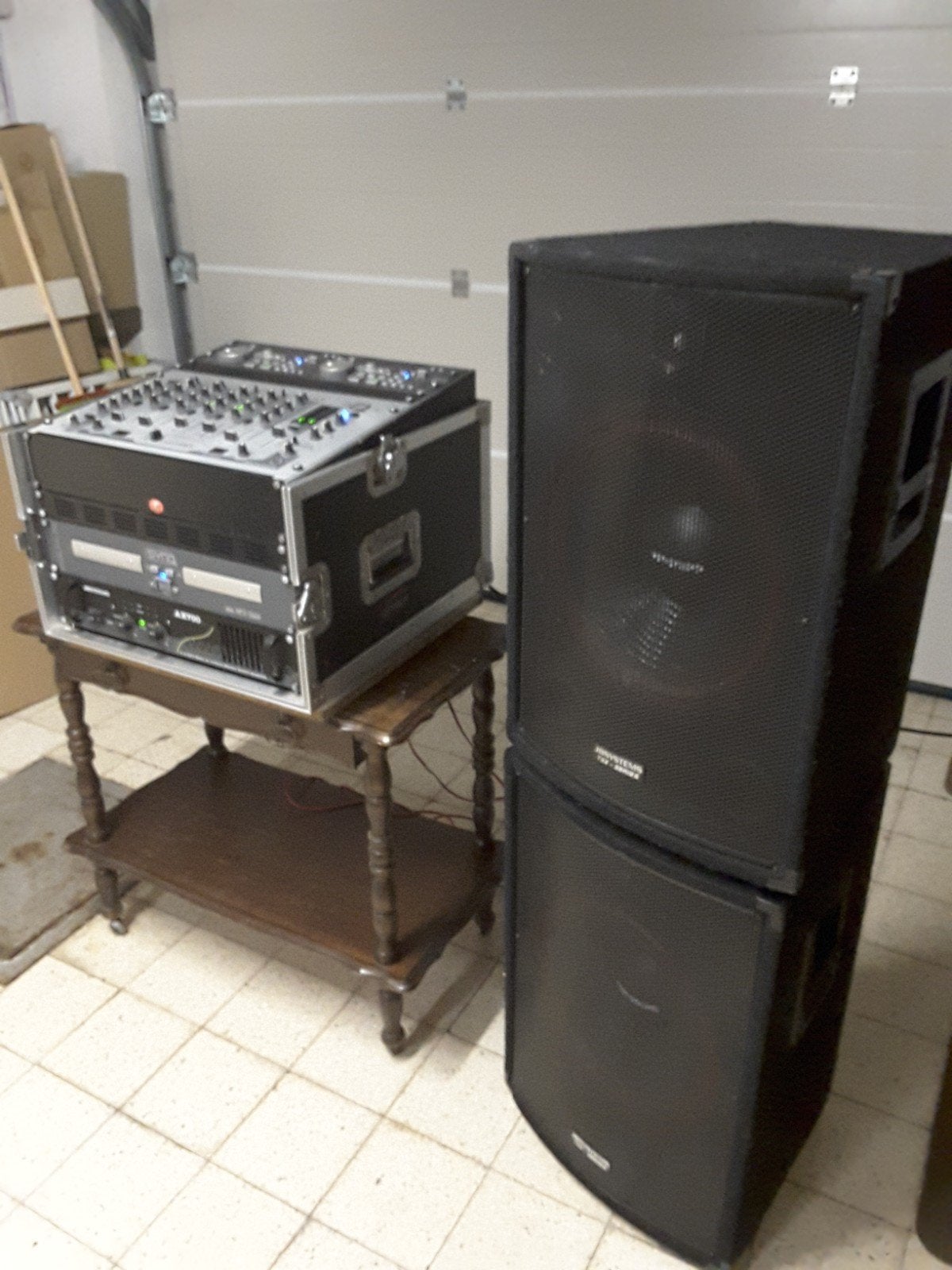 Complete dj-set met boxen / discobar / muziekinstallatie, Musique & Instruments, Enlèvement, Comme neuf, Sono