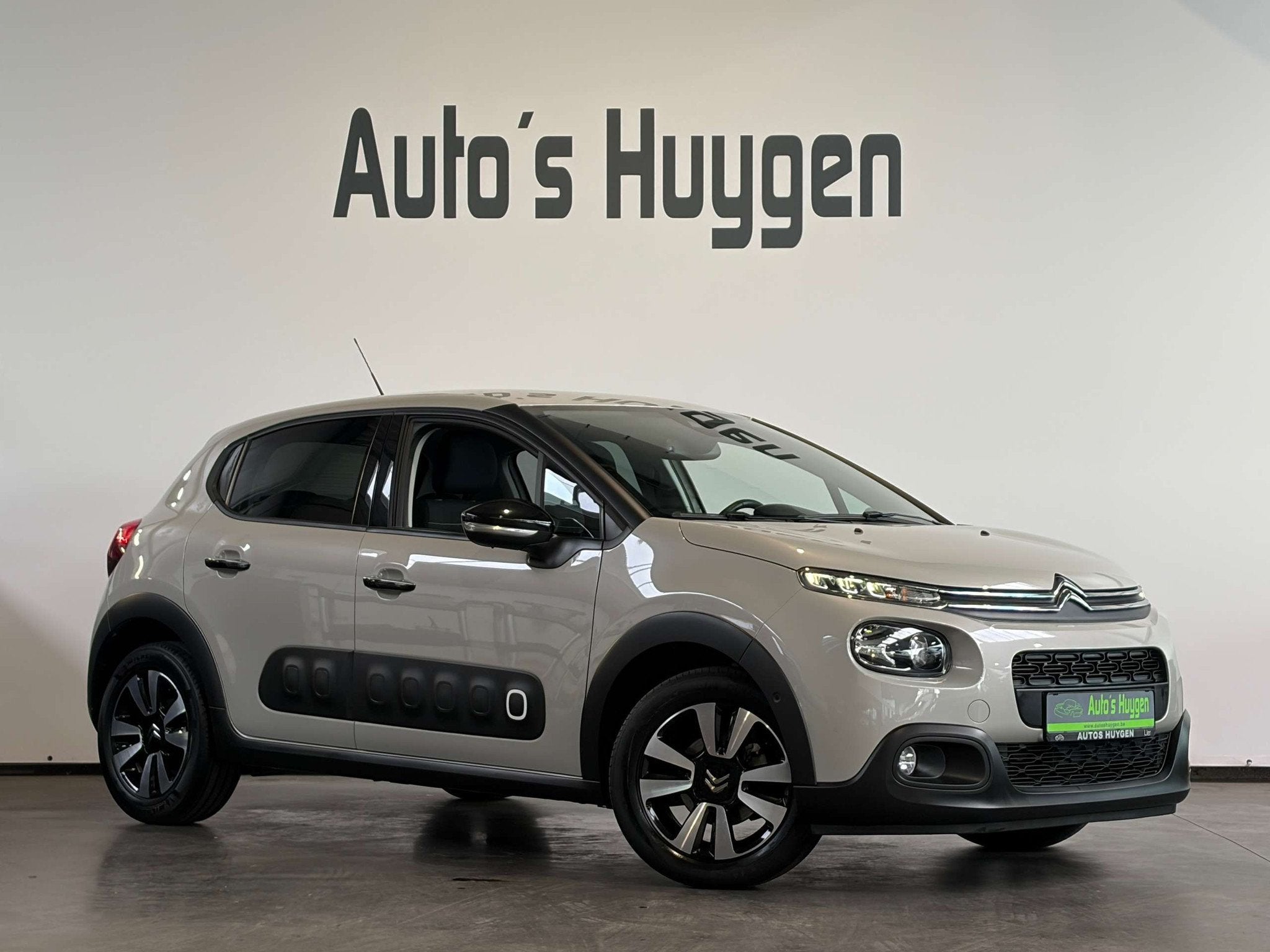Citroën C3 1.2 PureTech Shine EAT6 AUTOMAAT (bj 2020), Auto's, Automaat, Stof, Gebruikt, 1199 cc