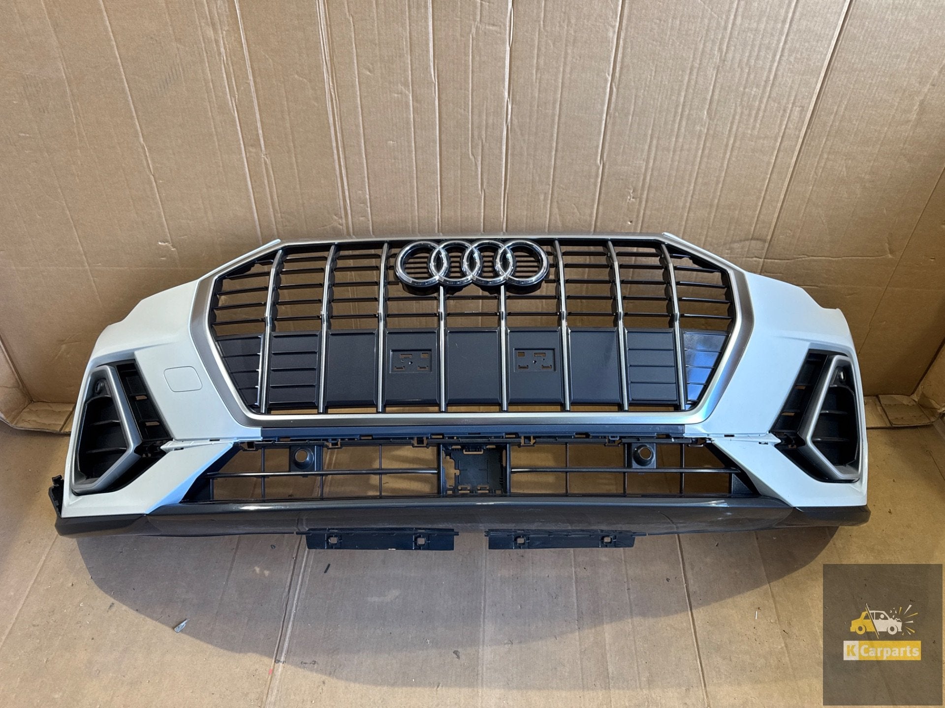Voorbumper Audi Q3 83A F3 S-line SLINE ORIGINEEL 83A807438, Auto-onderdelen, Gebruikt, Voor, AUDI AG, Auto-Union-Strasse 1
85045  Ingolstadt, DE