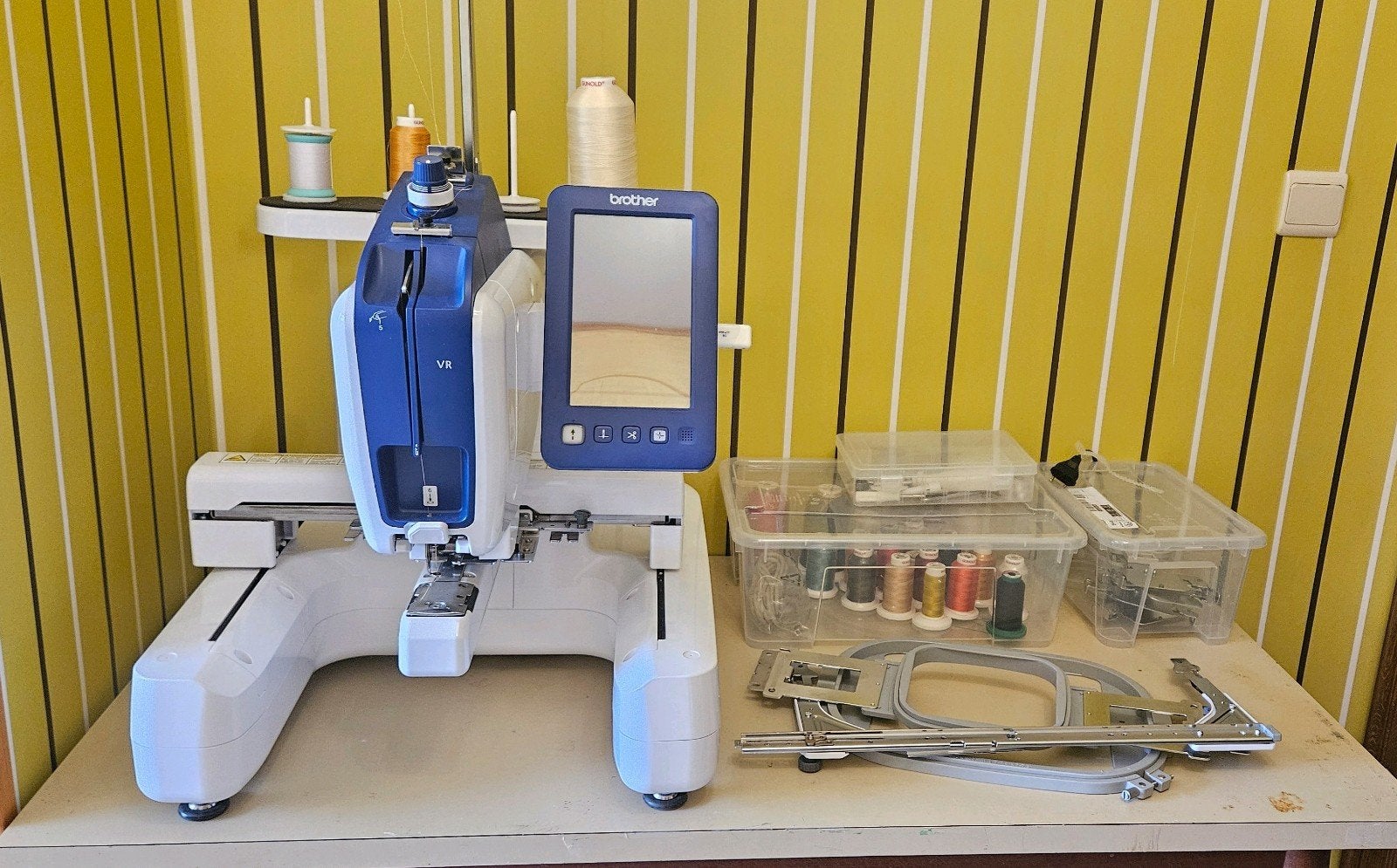 Machine à broder Brother VR, Hobby & Loisirs créatifs, Broderie & Machines à broder, Enlèvement, Comme neuf, Broderies à la machine