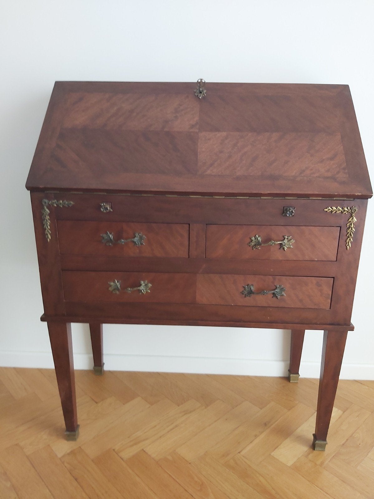 Meuble secrétaire, Enlèvement