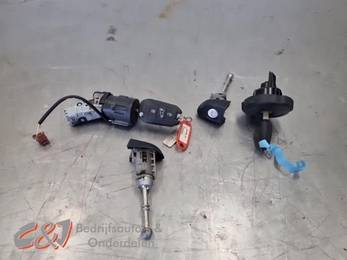 Kit serrure d'un Peugeot Partner, -, 3 mois de garantie, Utilisé, -