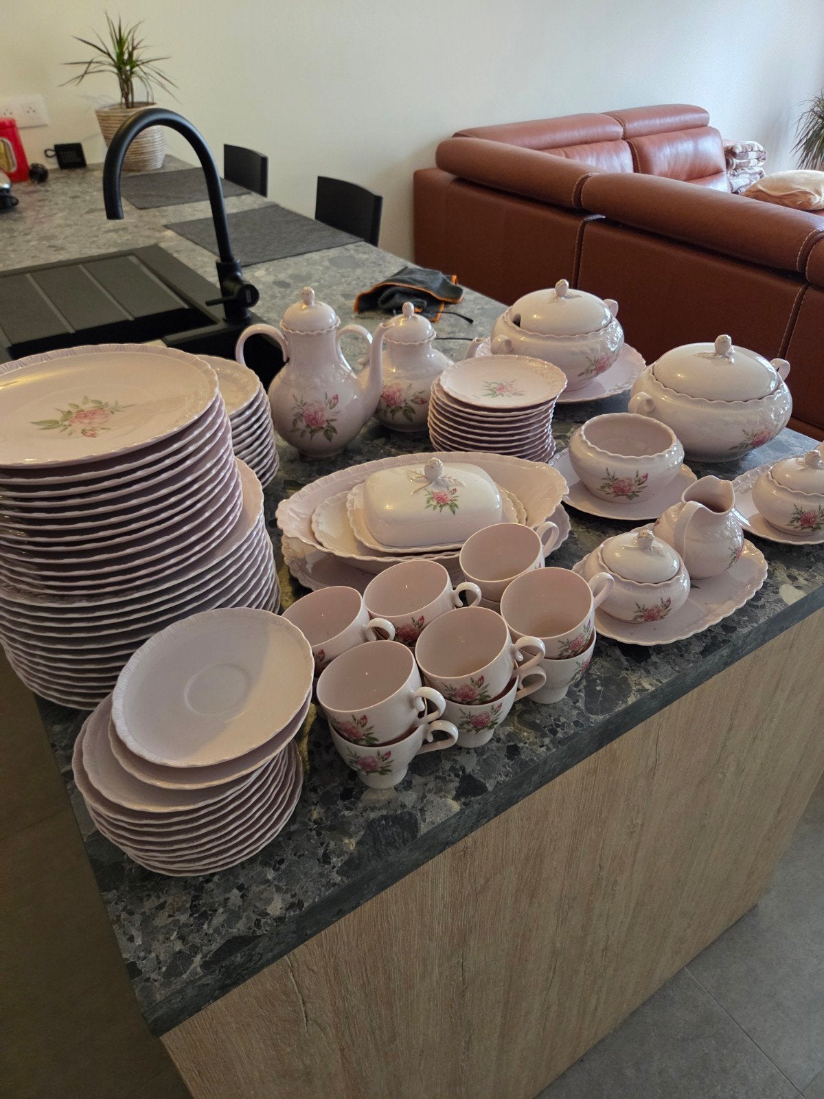 zeer mooi rose servies compleet,rozer dan op de foto, Antiek en Kunst, Ophalen