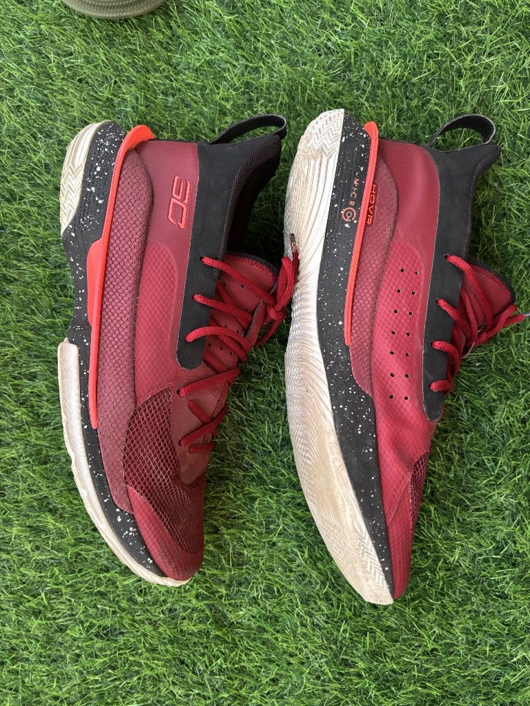 basketschoenen Stephen Curry's maat 46-47, Sport en Fitness, Basketbal, Ophalen, Zo goed als nieuw, Schoenen