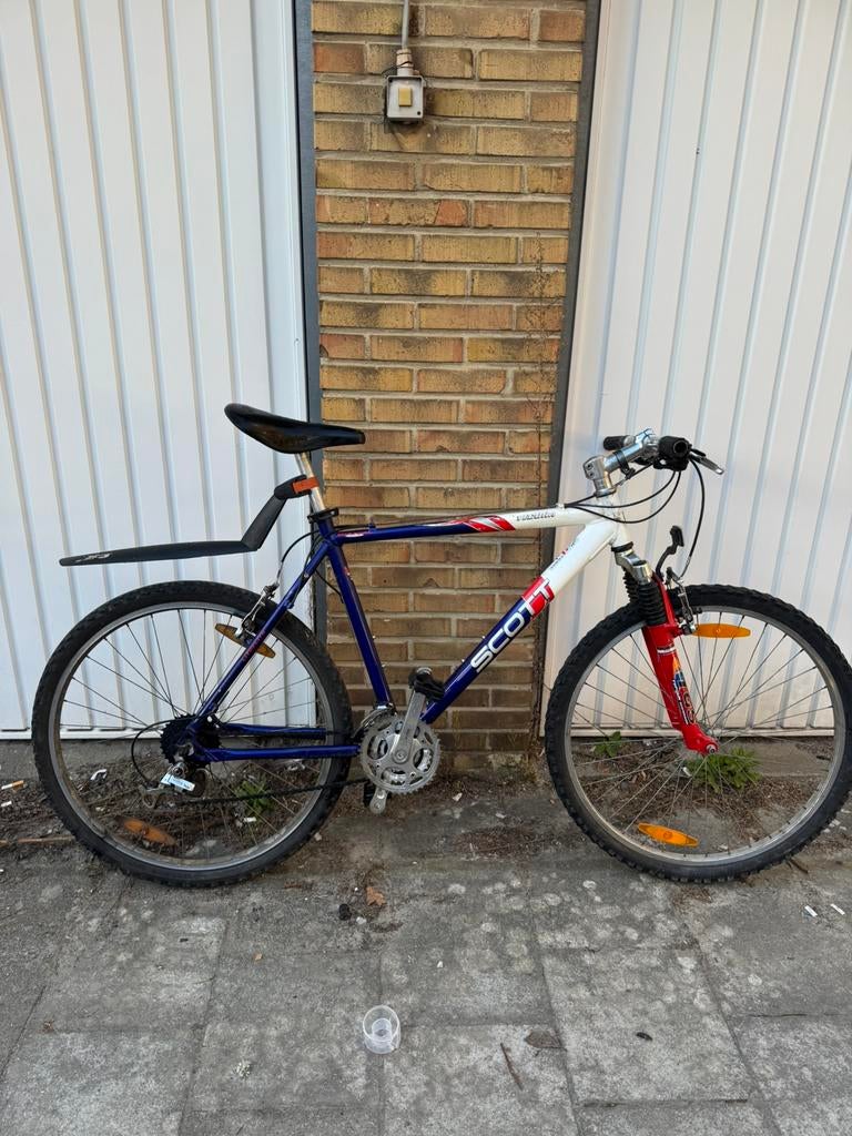 Vélo, 26 pouces, cette vitesse, trois plateaux fonctionne bi, Vélos & Vélomoteurs, Enlèvement ou Envoi, Comme neuf, 26 pouces