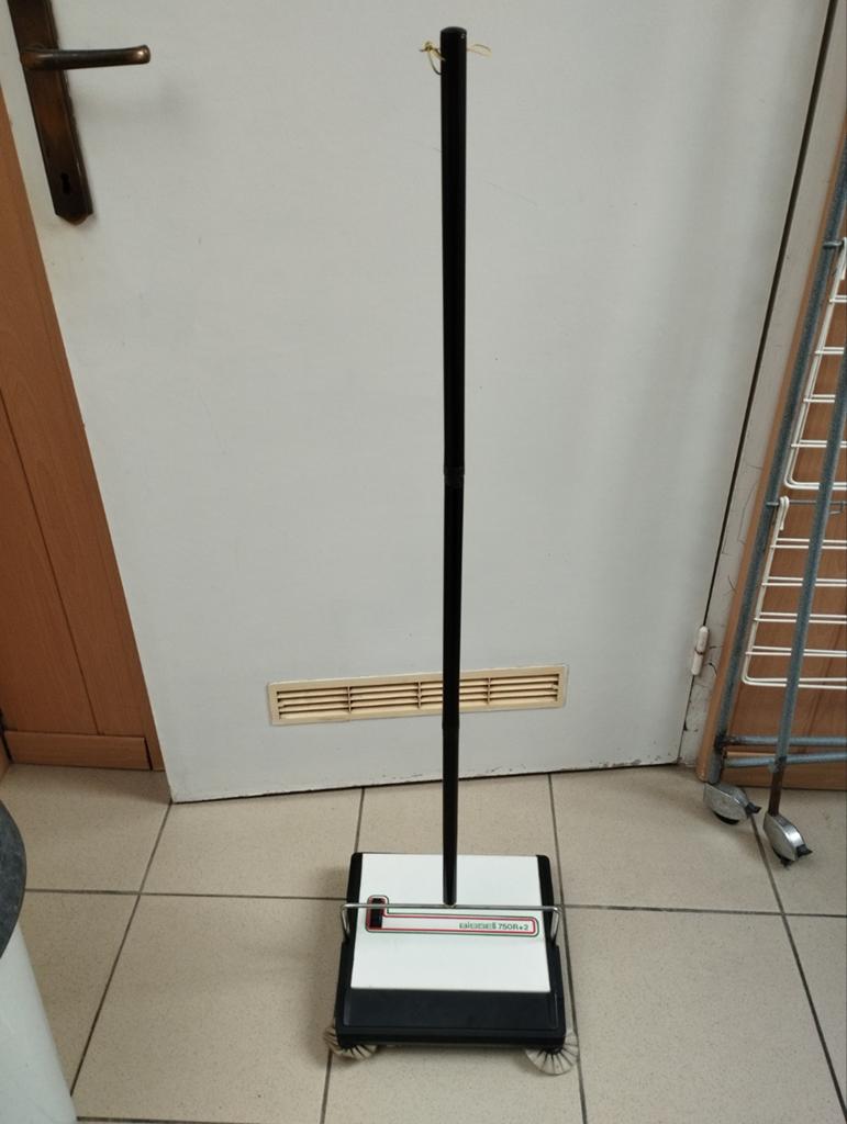 Een toestel om te zeggen of kuisen kleur wit en zwart, Huis en Inrichting, Schoonmaakartikelen, Ophalen