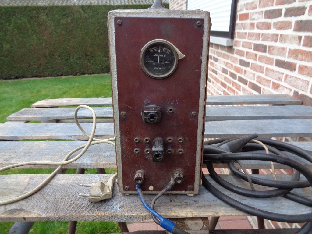 Vintage Batterij Laders Uit De Jaren 60 - 70, Enlèvement ou Envoi