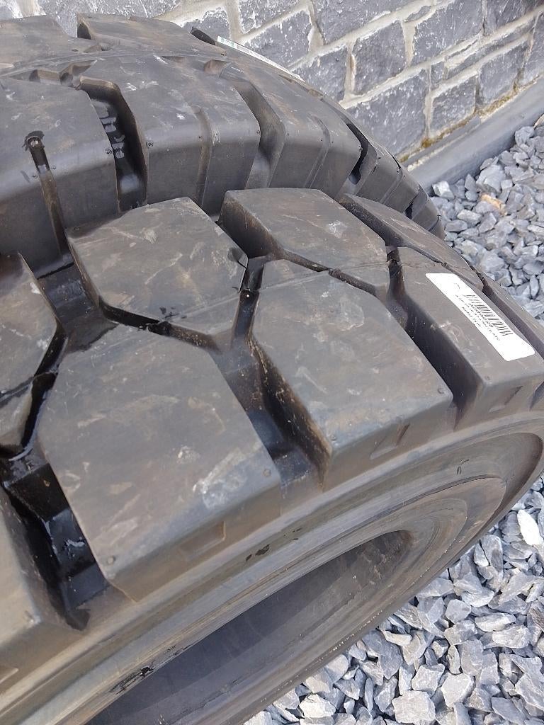 Pneus.  8 . 25 .15 BKT, Ophalen, Mechanisch, Meer dan 4000 kg, Heftruck