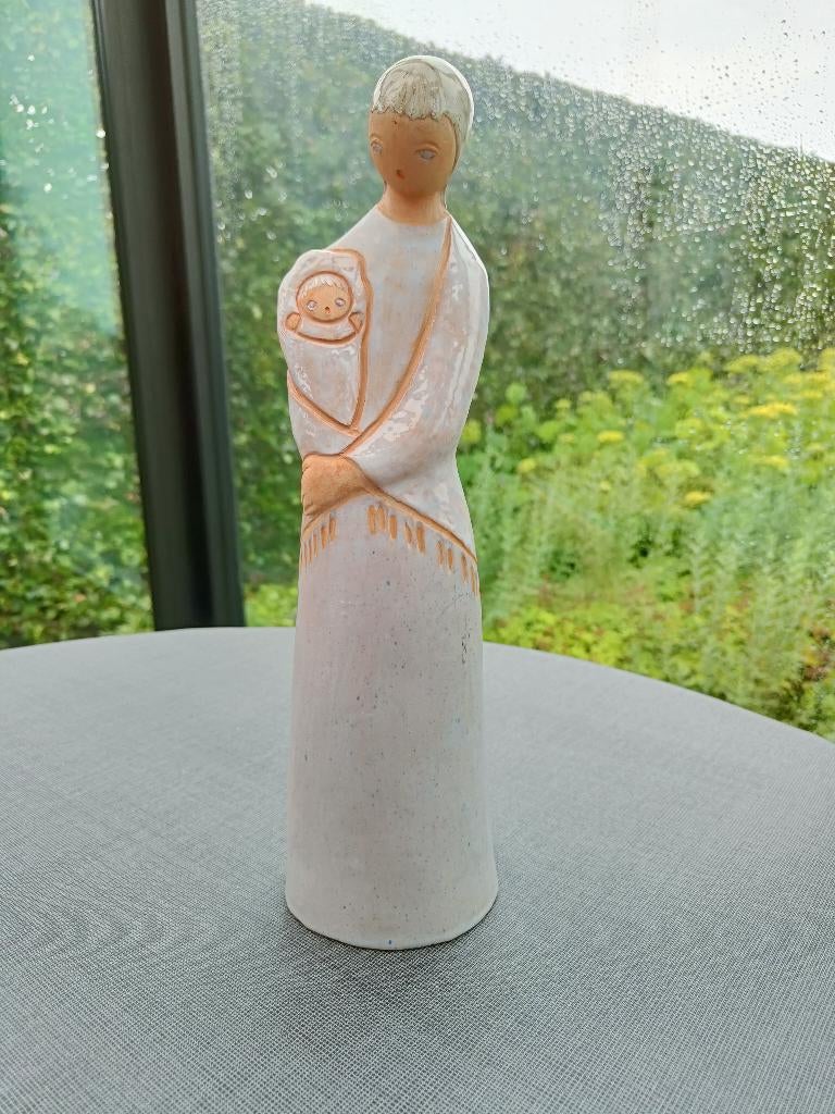 Keramieken figuur. Moeder met kind. Ontwerpster: A Berkovits, Ophalen of Verzenden