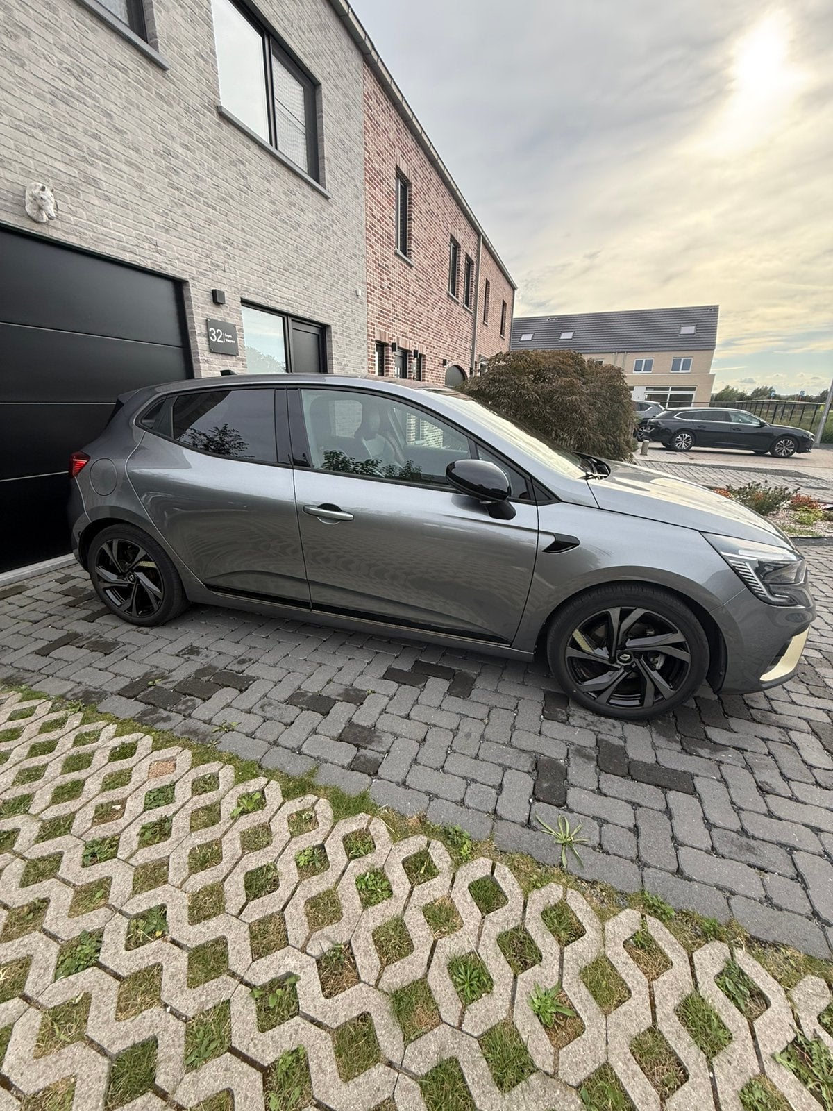Renault Clio E-Tech Engineered, Autos, Renault, Argent ou Gris, Achat, Entretenue par le concessionnaire, Noir
