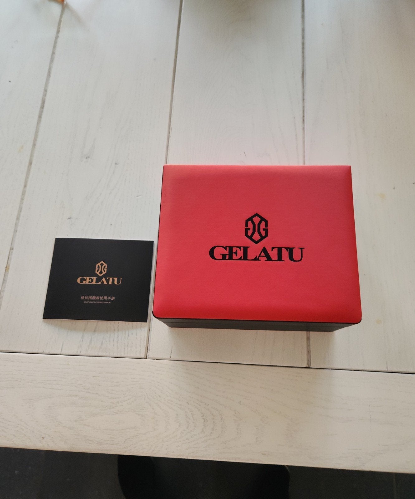 Nieuwe Gelatu uurwerk heren, Envoi