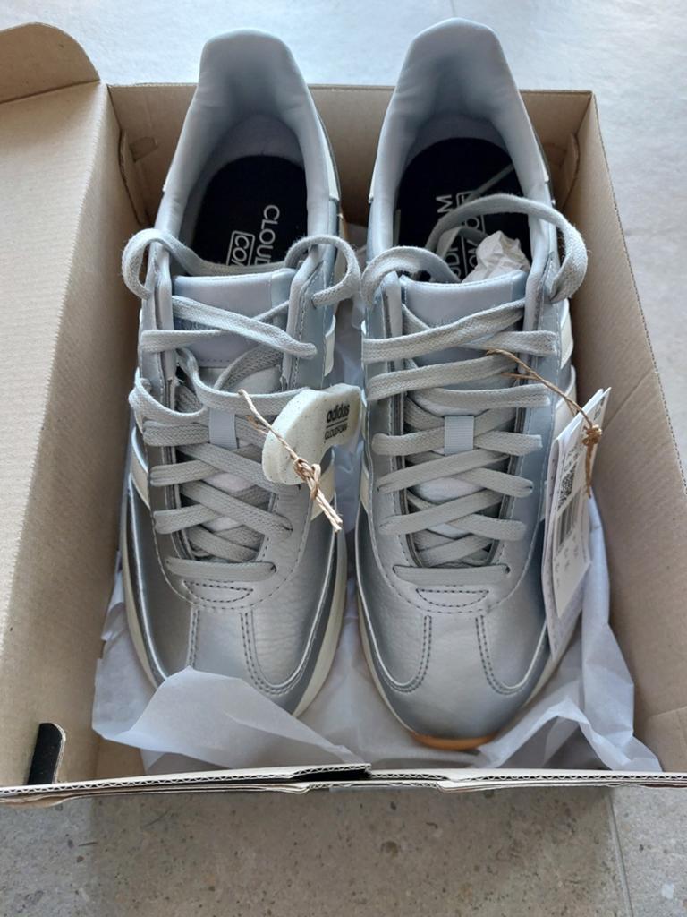 Damessportschoenen, Ophalen