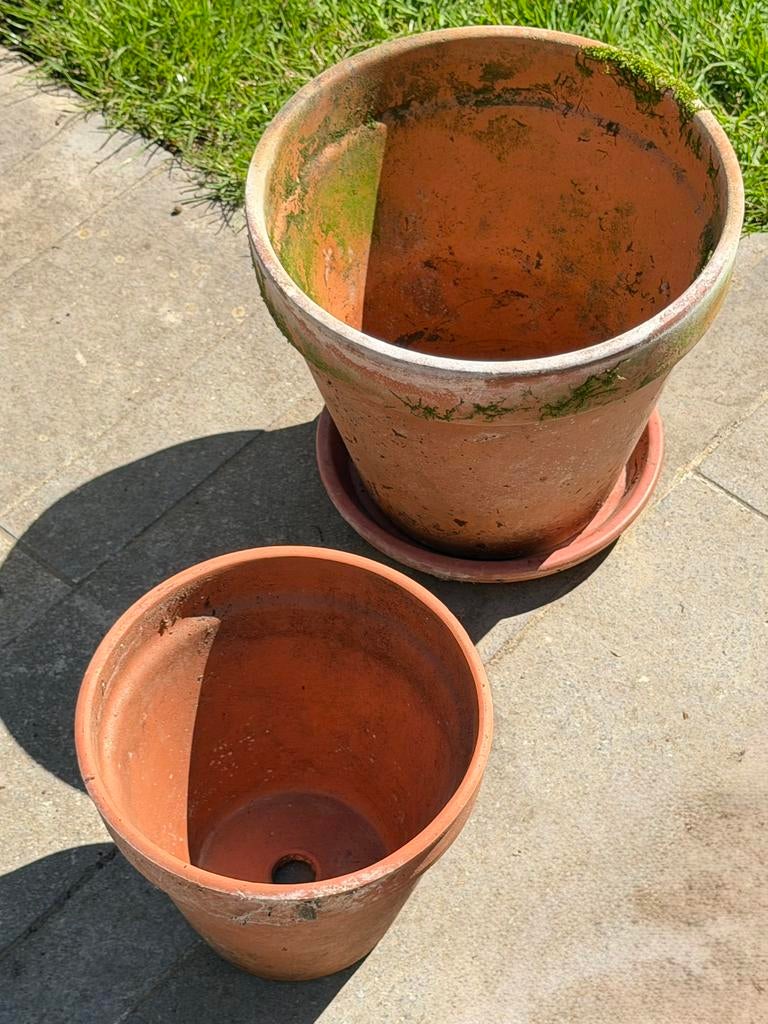 Les 2 pots en terre cuite et 1 soucoupe, Balcon, Moins de 25 cm, Enlèvement, Utilisé