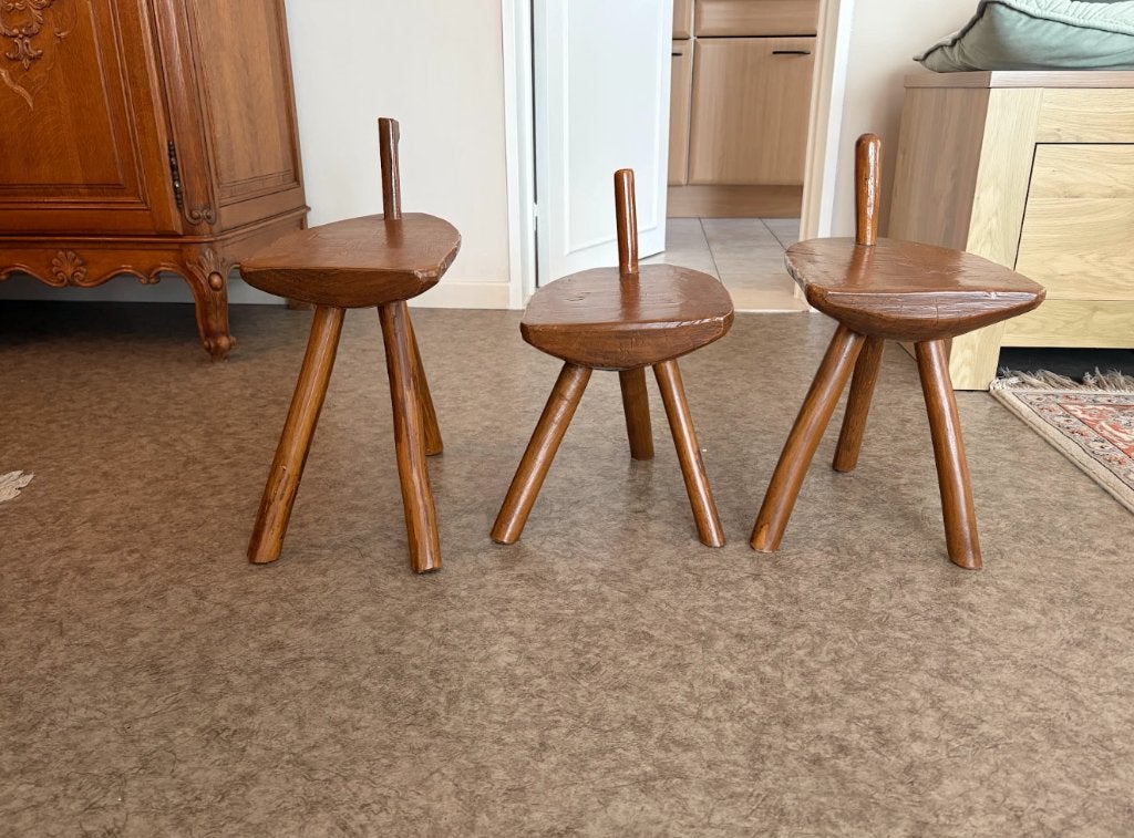 Set van 3 Rustieke Houten Driepoot Krukjes / Bijzettafeltjes, Huis en Inrichting, Krukjes, Ophalen, Gebruikt, Hout