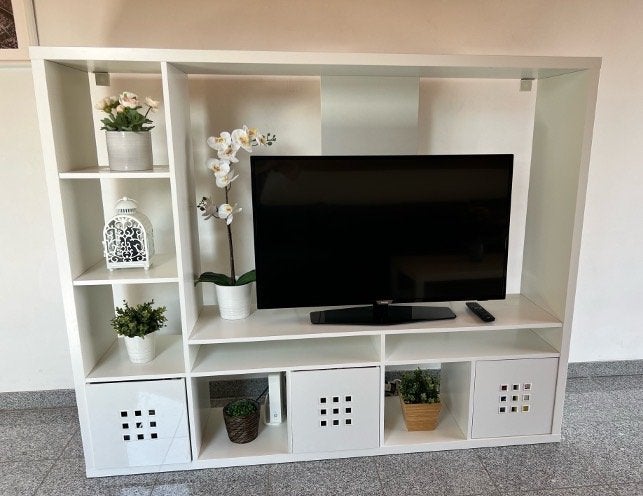 IKEA TV-meubel – Wit – €160, Huis en Inrichting, Ophalen, Overige materialen, 150 tot 200 cm, Zo goed als nieuw