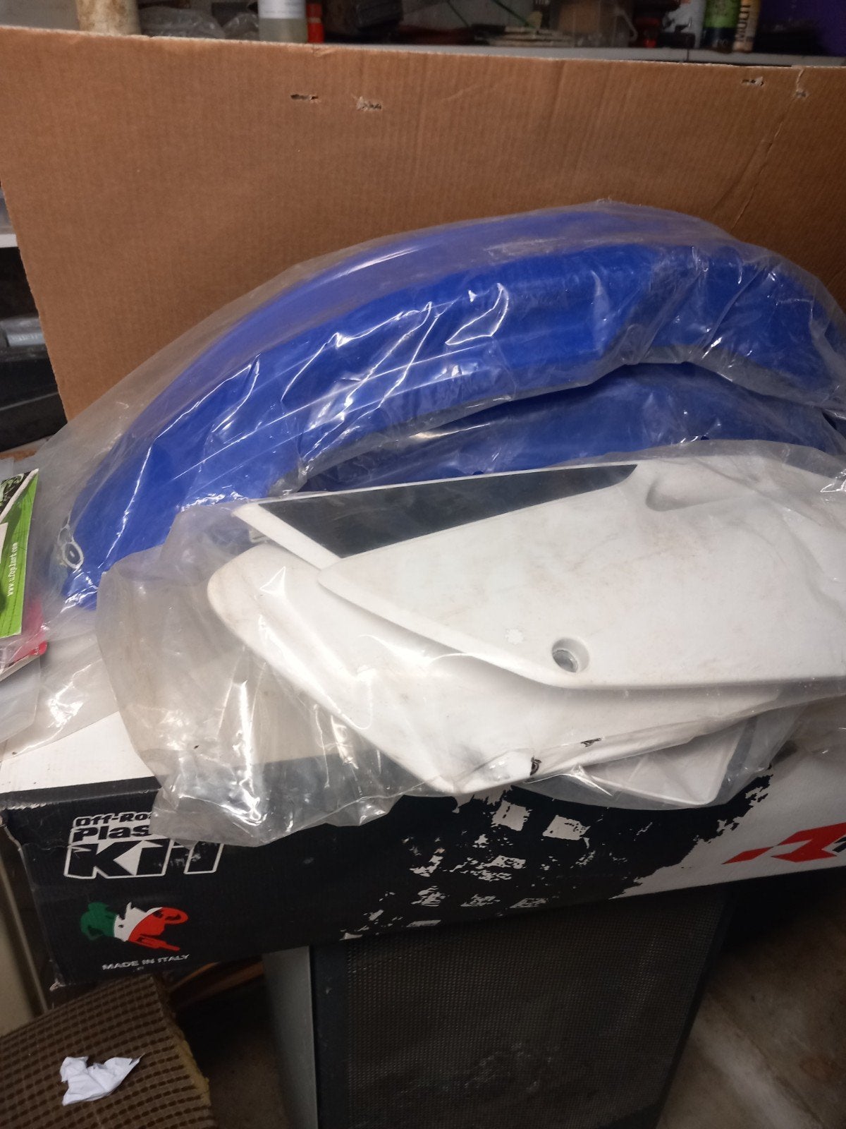 Nieuwe plastiek voor yamaha, Ophalen