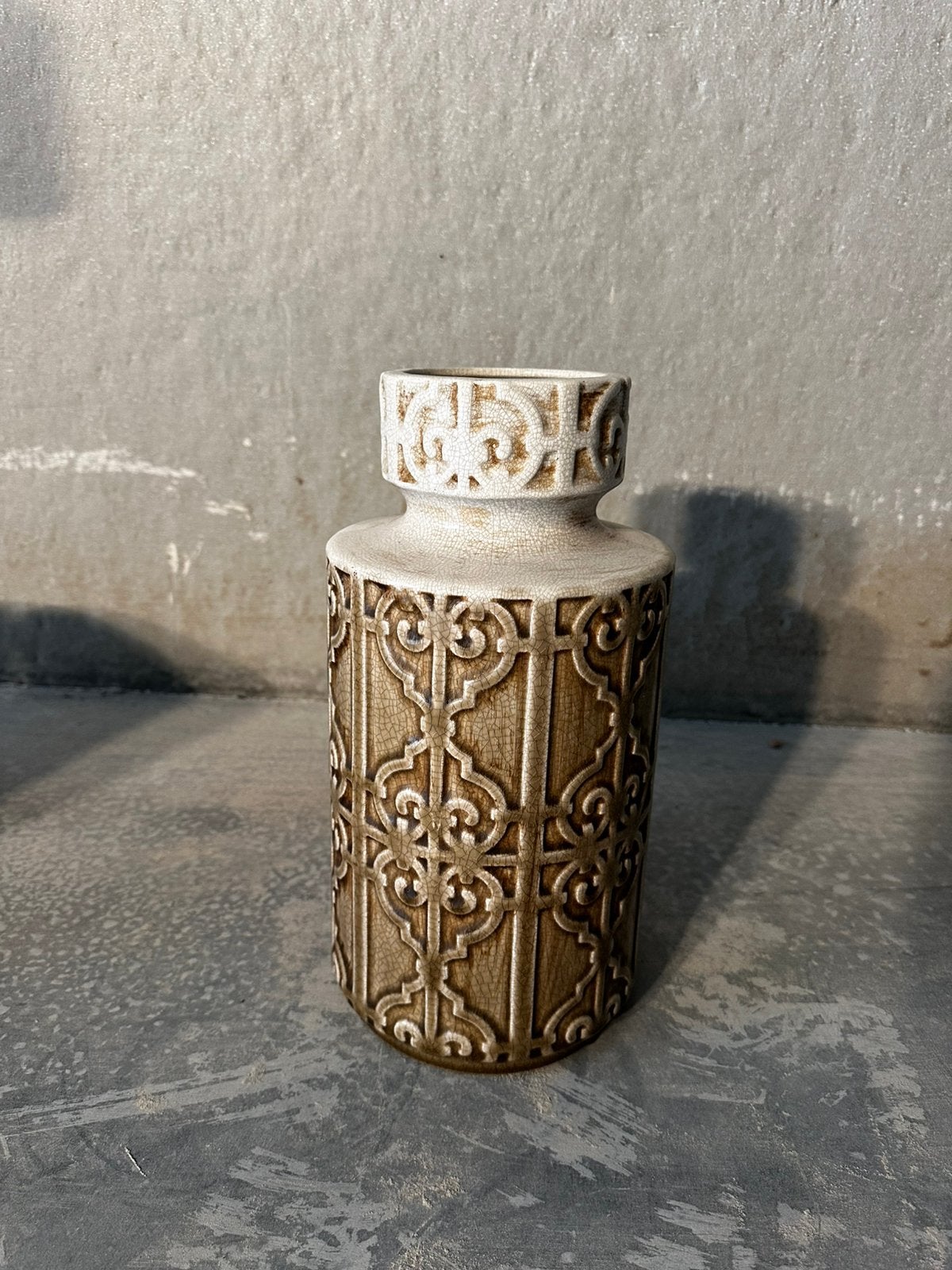 Het is een vintage Duitse keramische vaas, Ophalen, Zo goed als nieuw, Beige