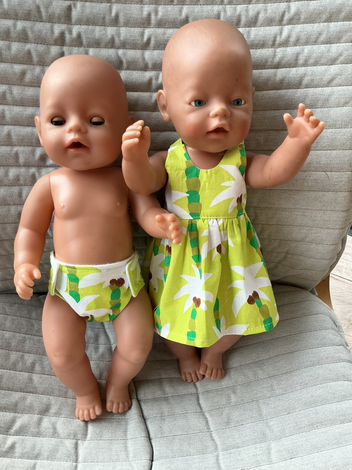 Koopje10: babyborn nieuw zomerjurkje met bijhorende pamper, Kinderen en Baby's, Speelgoed | Poppen, Ophalen of Verzenden, Nieuw